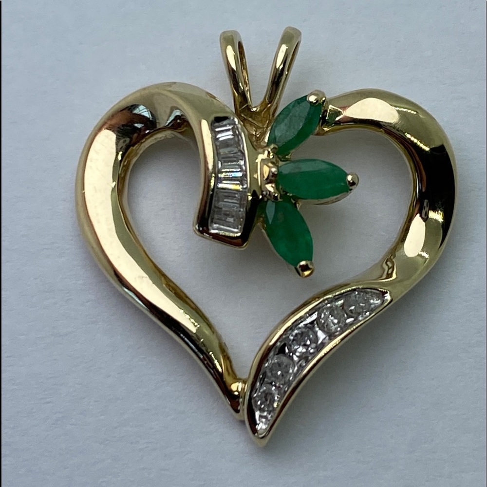 10KT diamond 💎 and emerald heart - Picture 11 of 17